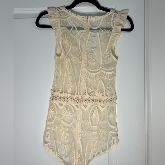 Off White Lace Bodysuit - Picture 4 of 5